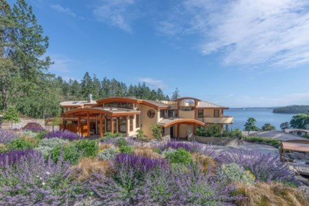 This oceanfront eco resort is only a few hours away from Vancouver