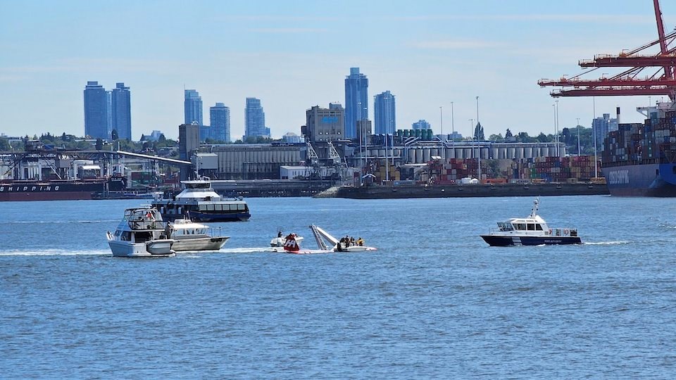 Float plane crashes into pleasure boat and sinks in Vancouver harbour
