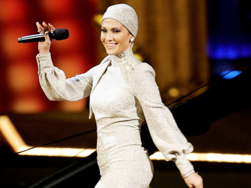 Jennifer Lopez shines like MTV's infamous Moon Person at the VMAs