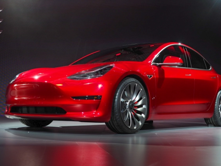 Tesla posts $717m loss yet beats revenue predictions